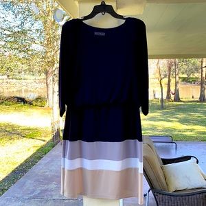Block color dress. 3/4 sleeve